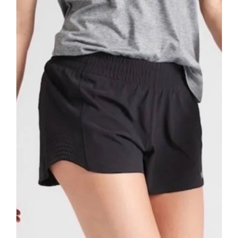 Athleta Hustle 3" Shorts in black